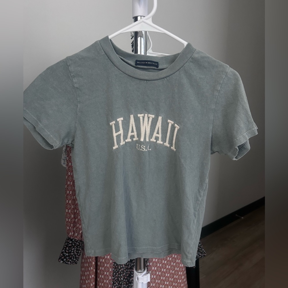 VINTAGE BRANDY MELVILLE
ONE SIZE FITS ALL